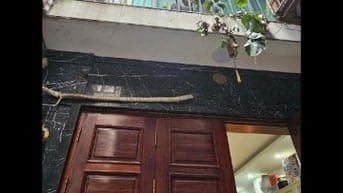 Chị thuê nhà trong ngõ phố Hàng Chuối
