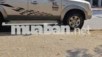 Ford Everest 2008 2.5L 4x2 MT - 180000 km