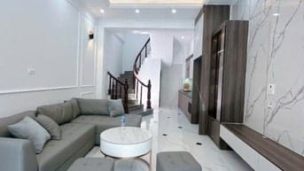 Chính chủ cần bán nhà 5 tầng 50m full nội thất vip ngõ 264 ngọc thuỵ