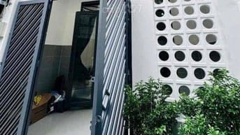 Tôi có nhà cần bán có việc . anh chị nào cần liên hệ tôi 