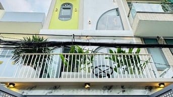 CHỦ ĐI NƯỚC NGOÀI BÁN GẤP NHÀ TẠ UYÊN, P12, Q5 . Chỉ 3.54 TỶ, HẺM 5m. 