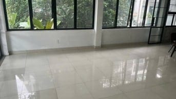 Mặt bằng lầu trống cho thuê văn phòng, phòng tập yoga