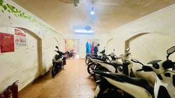 Nhà ngõ Giáp Bát sân, sổ to, gần Ô tô, giá đầu tư, lắp được thang máy
