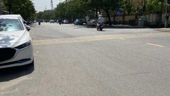 Cần bán nhanh căn nhà đang ở , mặt tiền đường Lâm Hoằng , tp Huế 
