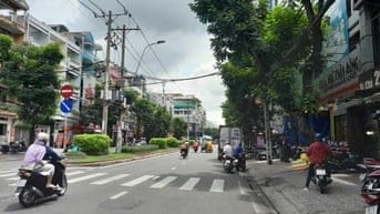 Cho thuê nhà 3 lầu, Mặt tiền Bàu Cát đôi 30m, P.14, Tân Bình 