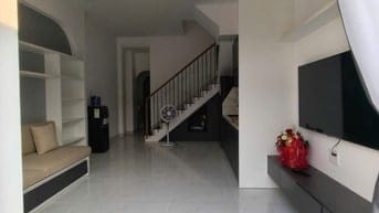 Bán nhà trệt 2 lầu , hướng Đông Nam , Đường 100A Cầu Xây 