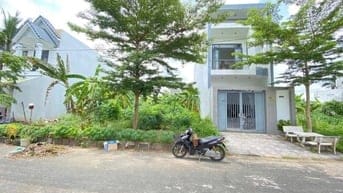 Bán Nhà diện tích lớn mặt tiền đường khu dân cư