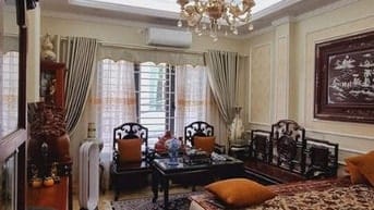 Bán nhà Nguyên Hồng, phân lô, nhà rất đẹp DT44m2 xây 4T giá 10.
