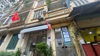 Cho thuê tầng 1 nhà ngõ 2 Hoa Lư, Hai Bà Trưng, DT 20m2, ô tô đỗ cửa