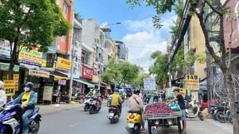 NHÀ 5 TẦNG MẶT TIỀN VẠN KIẾP - KHU ĂN UỐNG TỐI NGÀY SÁNG ĐÊM.