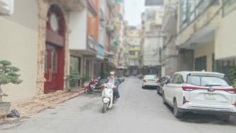 Bán Nhà Phân lô Thành Ủy Hà Nội 140 Giảng Võ. DT 136 m2 ,( Giá 65 Tỷ )