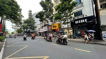 Nguyễn Trãi - Q5 - ngang 7.5m - dài 17.5 - khu kinh doanh quần áo