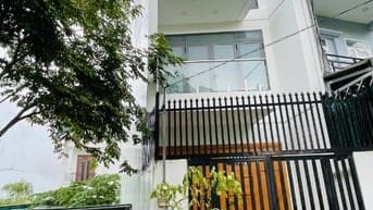 Nhà đẹp, sổ riêng, công chứng ngay, đường 8m liền kề Vinhomes Quận 9.