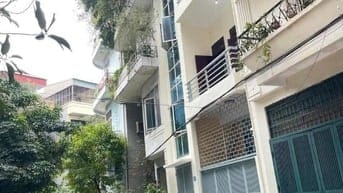Cho thuê Phòng  ngõ 150 Trần Đại Nghĩa Dt 14-15-35m2 vskk 3 tr/1 th,