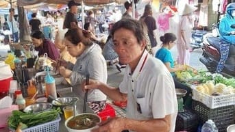 Sang 2 sạp bán phở 3 mặt tiền khu ăn uống chợ Nguyễn Văn Trỗi