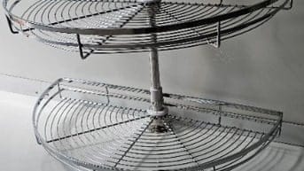 Mâm xoay bán nguyệt 2 tầng thích hợp cho tủ kệ nhà bếp