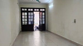 Cho thuê nhà 60m2 x 5 tầng, 2 Ô TÔ đi, vỉa hè rộng, KD tốt, 14,5 tr.