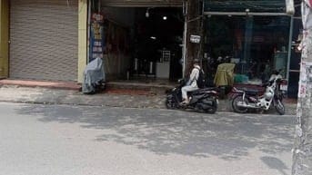 Bán nhà mặt phố Lĩnh Nam, vị trí rất đẹp 180m2, 3 tầng, MT 4,2 m, 33 t