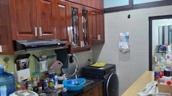 Tập thể Trần Khát Chân. Hai Bà Trưng. HN Ô tô đỗ chân cầu thang. Tầng 