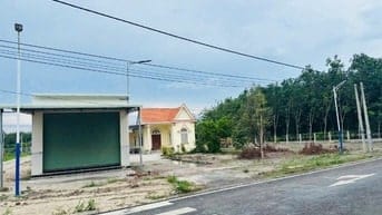 đất nằm mặt tiền đường nhựa cao bá quát rộng 16m DT : 200m² giá bán 35