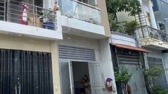 Nhà đường Kinh Dương Vương - gần bến xe Miền Tây, Dt: 4x10m - 3,5 tầng