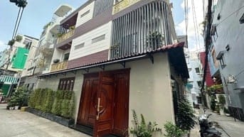 Căn góc 3 tầng. hẻm xe tải 8m. 5,3x12m. Gần mặt tiền Trần Hưng Đạo