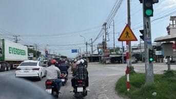 Bán nhanh lô đất 80m2 gần chợ Bình Chánh, SHR, sang tên ngay.