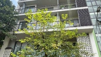 Bán Nhà phố Hoàng Quốc Việt- Căn Góc 2 ô tô đỗ- 50m chỉ 20 tỷ