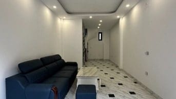 Bán nhà vị trí cực đẹp, cách phố 20m, gần oto, thang máy chạy êm ái