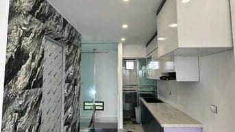 Bán nhà vị trí cực đẹp, cách phố 20m, gần oto, thang máy chạy êm ái
