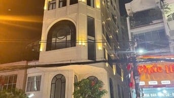 CHÍNH CHỦ BÁN 8MX23M TOÀ NHÀ 2MT LÊ QUANG ĐỊNH HẦM + 8 TẦNG NỔI