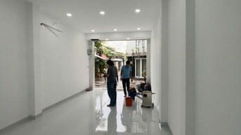 Cho thuê nhà 2MT mới xây đường Quận Bình Thạnh KDTD