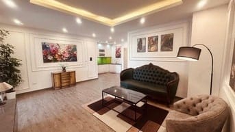 Tập thể Hồng Mai. Hai Bà Trưng. Hà Nội. Ô tô tránh nhau. Ô tô dừng đỗ 
