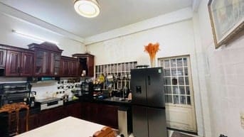 Không người trông coi nên cần bán nhà MT LÊ CÔNG PHÉP cách BXMT 100m