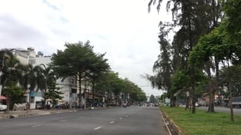 Nhà MT Vành Đai Trong, 18 x 50m2, cấp 4, giá 156 triệu/m2. (Tín Hưng)