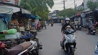 cần bán căn nhà ở chợ Thới Tứ Hóc Môn 88m2 820 TRIỆU Sổ hồng riêng.