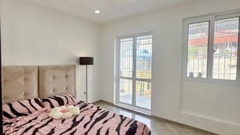 Tập thể mặt phố Thi Sách. Hai Bà Trưng. Hà Nội. Nội thất Luxury không 
