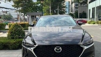 Mazda 3 2023 1.5L Luxury - 9000 km