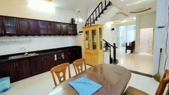 Cho thuê nhà ngõ Nguyễn Khang dt 60m x 5t, 2 mặt ngõ thoáng, ngõ ô tô