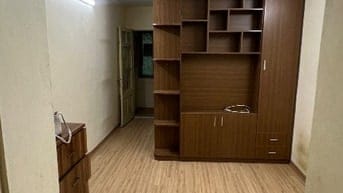 Chính chủ cho thuê căn hộ tập thể tầng 3 mặt đường khu HBT