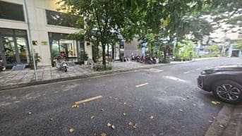 Nhà Ngợp Gía Tốt UBND Quận 12. Thới An. 1 trệt 4 lầu chỉ 6 tỷ lẻ.