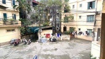 Căn tập thể. Cạnh Hồ Văn Chương. Đống Đa. Hà Nội. Đúng nghĩa nhà là nơ