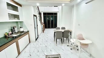 Nhà đẹp 5 tầng, diện tích 38m2 mặt tiền 4m, giá 6.15 tỷ đường Ngọc Hồi
