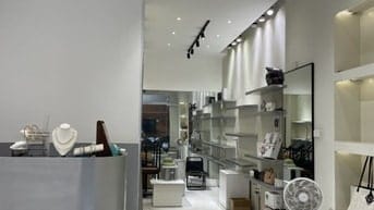 Bán nhà Nguyễn Đình Chiểu vài bước ra phố, Dt 40m, 4 tầng, giá 9.3 tỷ.