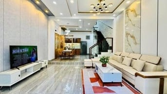 Nhà 1 trệt 2 lầu, 4x17,5m, có phòng ngủ trệt tiện cho người lớn tuổi