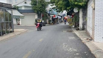 nhà mặt tiền kinh doanh chính chủ ngay siêu thị emart 2
