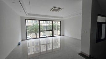 cho thuê làm văn phòng, mặt tiền rộng, thoáng, 2 mặt đường