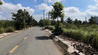 CẦN BÁN LÔ ĐẤT TẠI TUYẾN ĐƯỜNG HUYẾT MẠCH NGUYỄN TRUNG TRỰC LONG AN