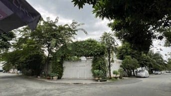 GIẢM 10 TỶ BÁN CHIA TÀI SẢN KHUÔN ĐẤT BIỆT THỰ SÂN VƯỜN- 18X18M- BÌNH 