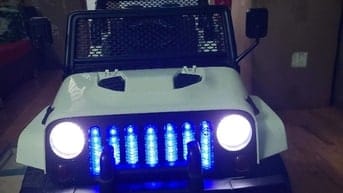Bán xe jeep em bé chạy điện chở đc 2 bé 